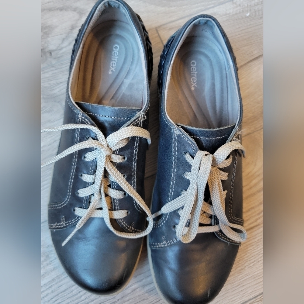 Aetrex Navy Casual Lether Shoes with Cream Laces, Size 8.5